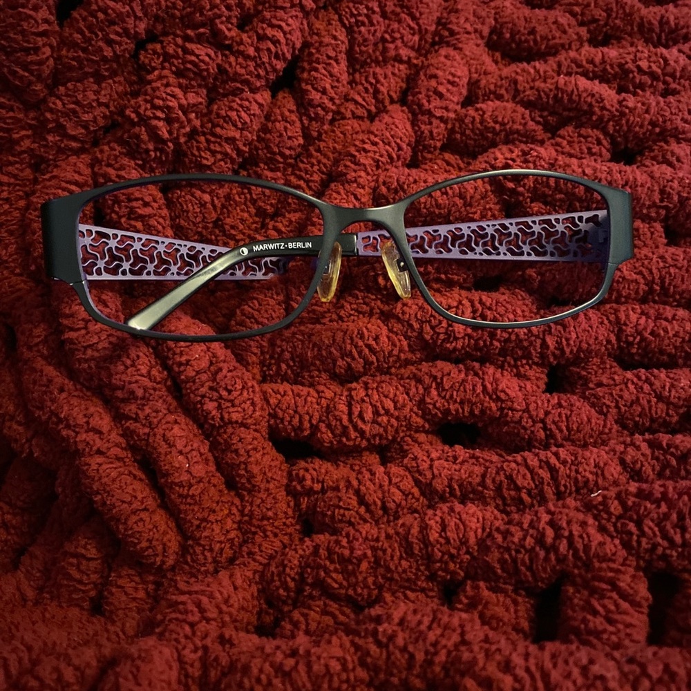 Black metal frame purple inside